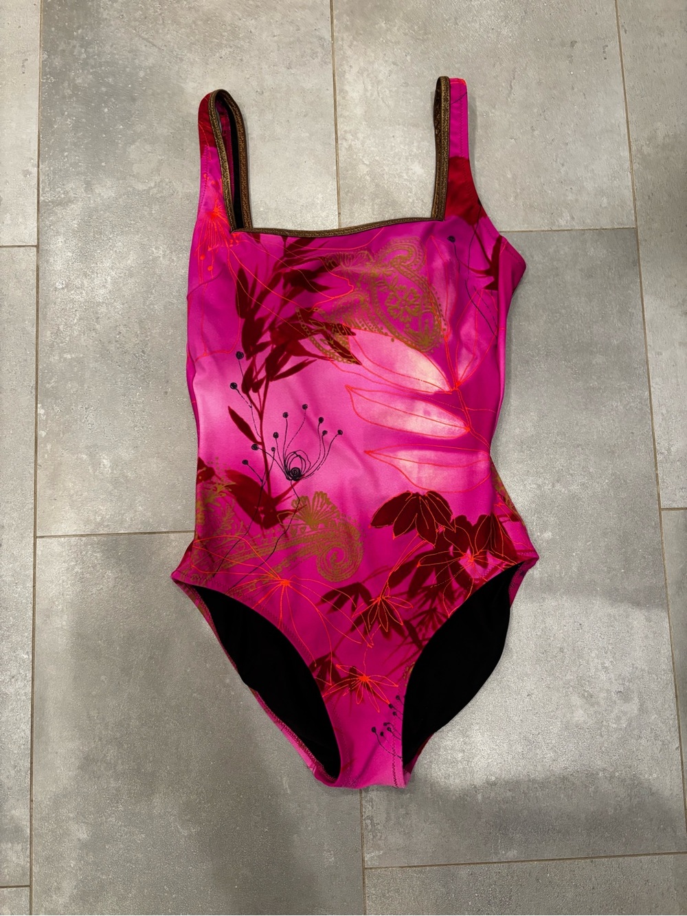 Gottex Pink Paisley women’s one piece swimsuit  size 10, slimming